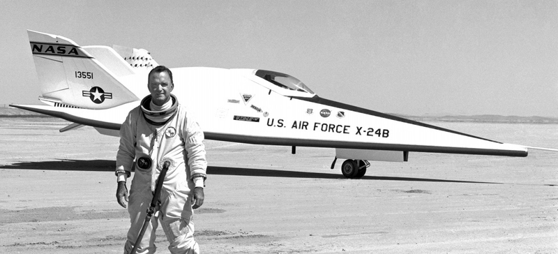Illustration for article titled Godspeed, Bill Dana, legendary test pilot and aerospace pioneer